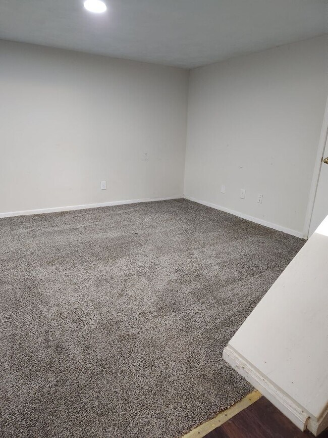 Foto del edificio - 3 Bedroom/1 Bath with garage