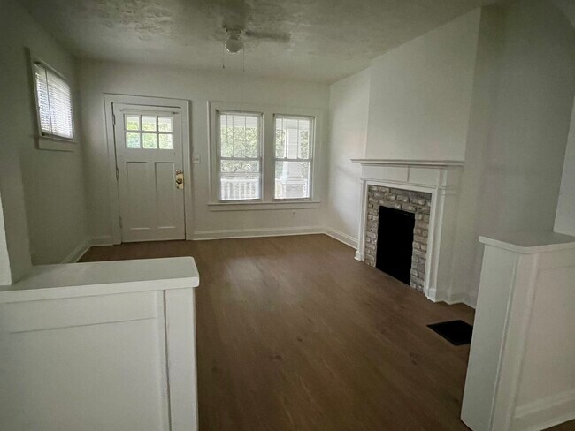 Sala de estar - 897 Thomas Rd