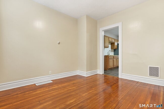 Building Photo - 128 Campbell Ave