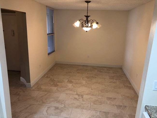 Building Photo - 510 Orange Dr