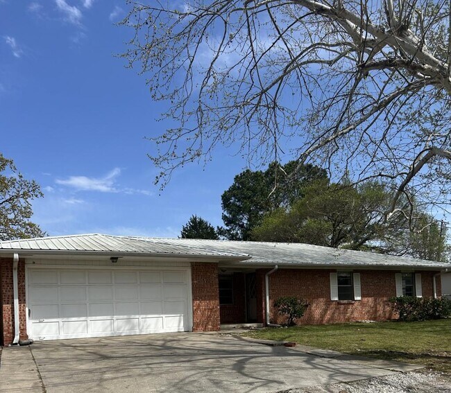 Foto del edificio - 424 N Webb Ave