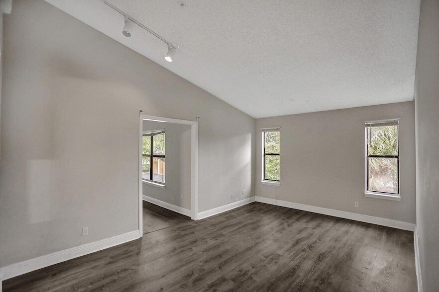 Primary Photo - 2301 N Congress Ave