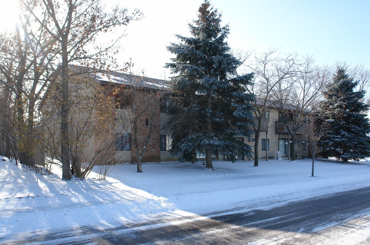 Building Photo - 636 Monroe St