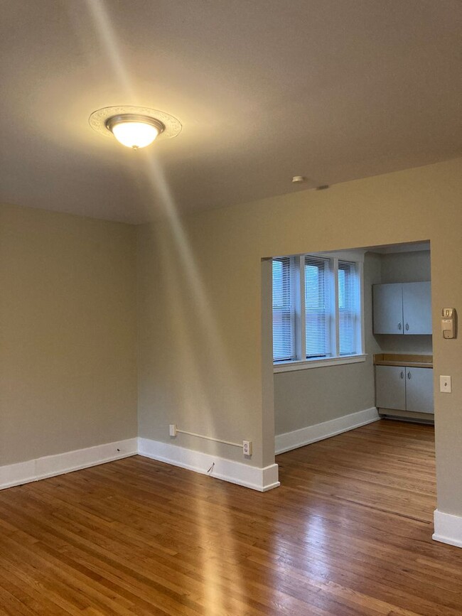 Building Photo - Newly renovated, spacious 2br in Shaw neig...