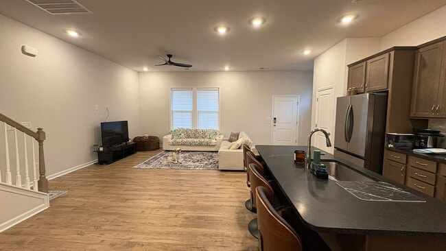 Foto del edificio - 5739 Coulee Ln