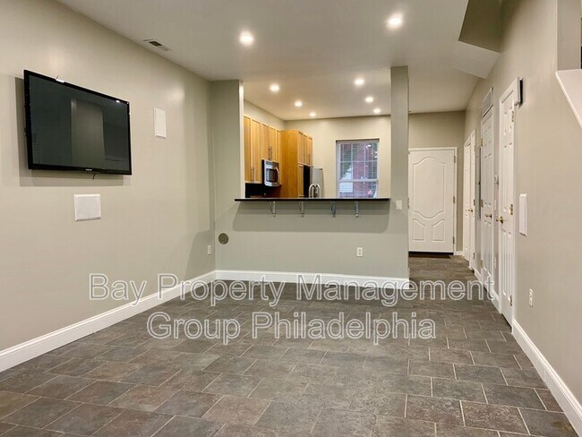 Building Photo - 1227 Clymer St