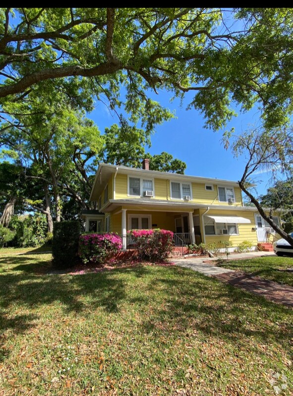 Historic Downtown Winter Garden Apartments for Rent with Hardwood