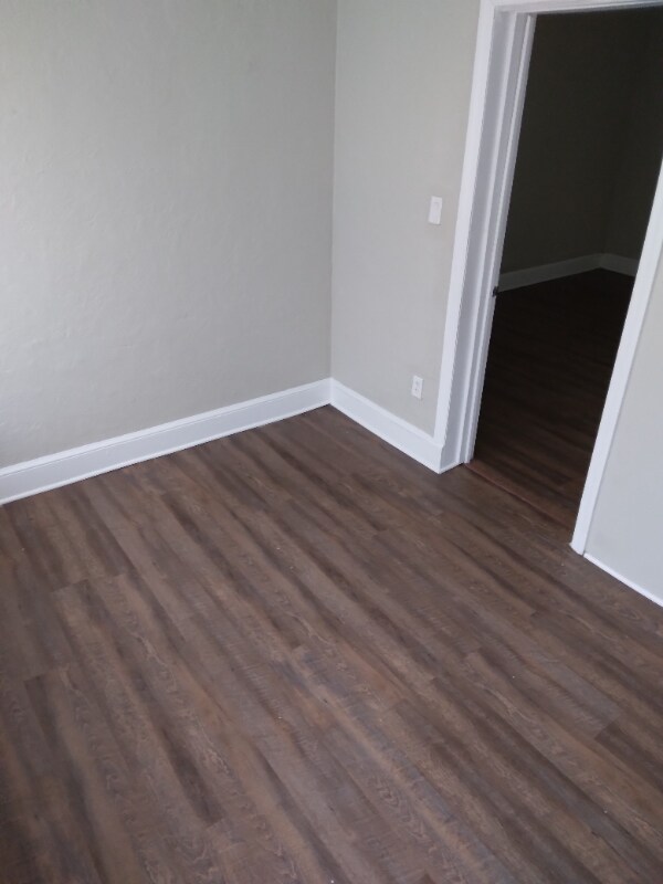 Foto del edificio - 241 W Broad St