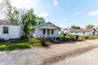 Building Photo - 3013 S Pershing Dr