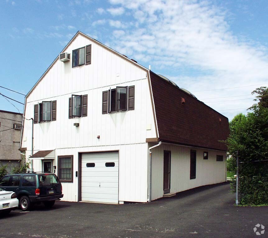 View of 244 Building - 242-244 Walnut St