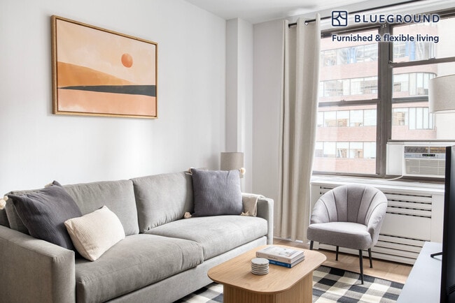 Building Photo - 160 E 48th St