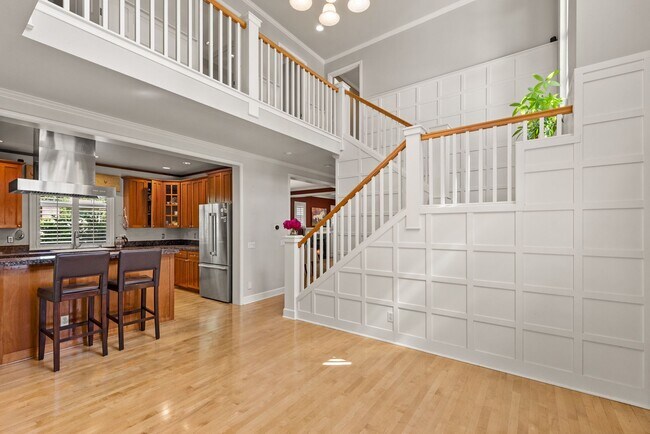 Foto del edificio - Luxury Remodeled Home in Prime West Bellevue Location