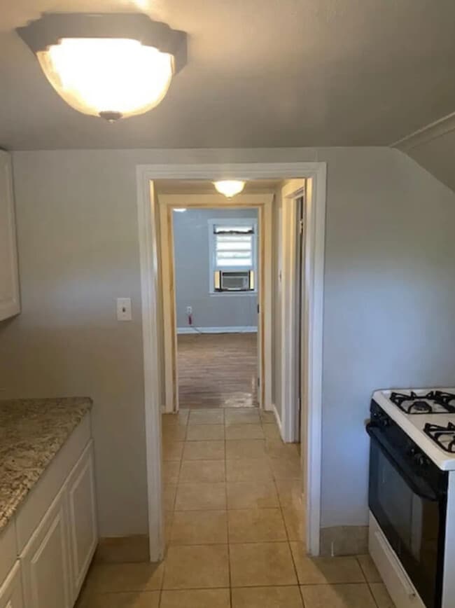 Building Photo - 719 S Jefferson St