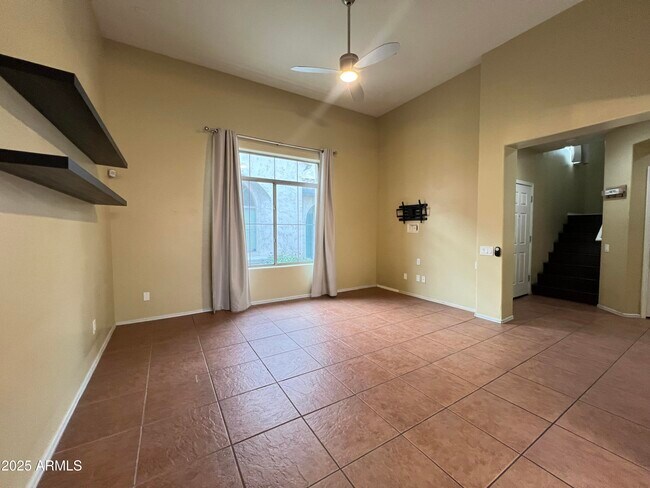 Foto del edificio - 8353 W Lewis Ave