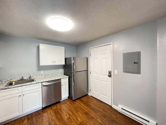 Building Photo - 179 Loudon Rd