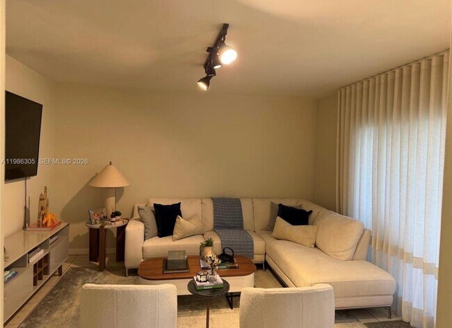 Foto del edificio - 882 NW 92nd Ave