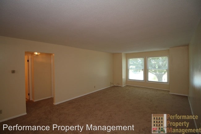 Building Photo - 1 br, 1 bath House - 4000 S 56th St #258C