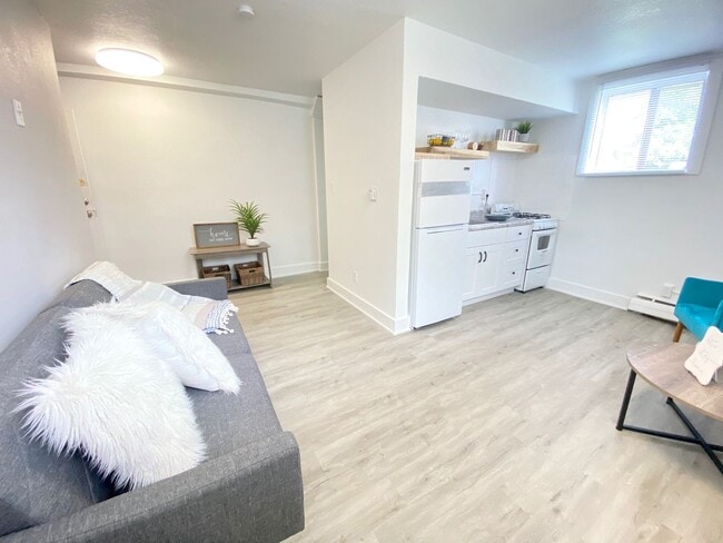 Building Photo - Highland Park Apartments | Studio