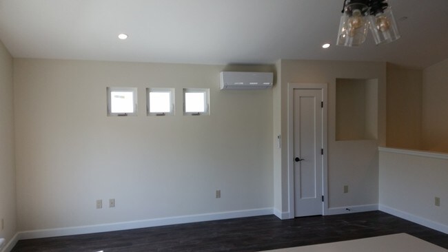 Building Photo - 1121 Pismo St