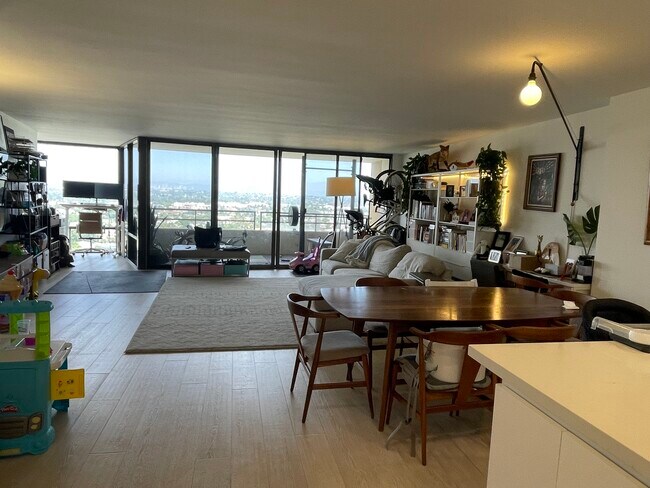 Building Photo - 4316 Marina City Dr