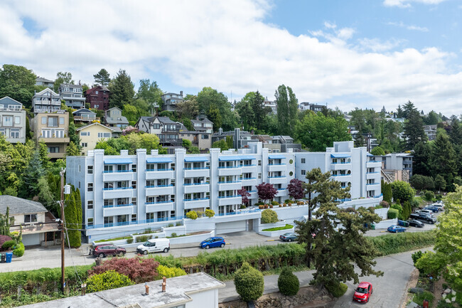 Building Photo - Queen Anne Ocean View Condos