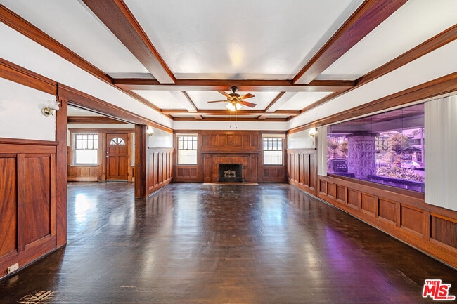 Building Photo - 1404 S Manhattan Pl