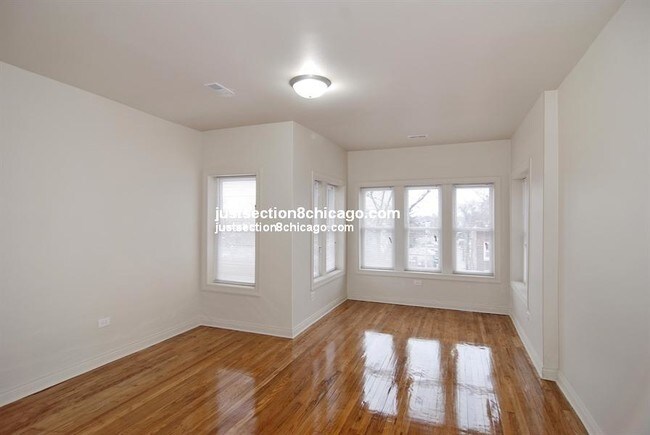 Building Photo - 4058 W Division St