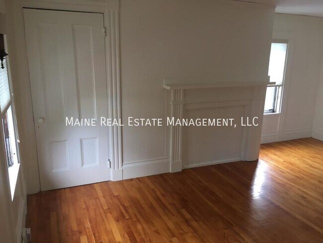 Building Photo - 12-16 5th St