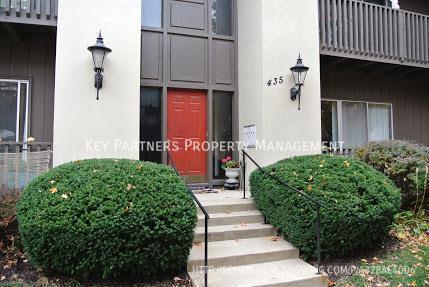 Building Photo - 410 W 104th C - Cute Condo!