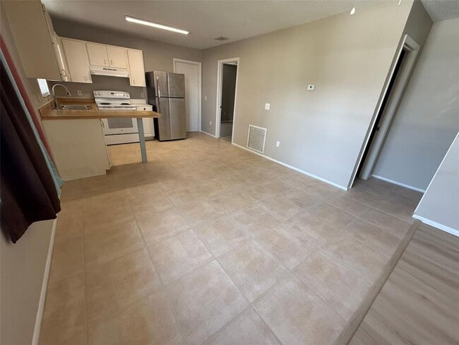 Foto del edificio - 11081 Pendleton Ave