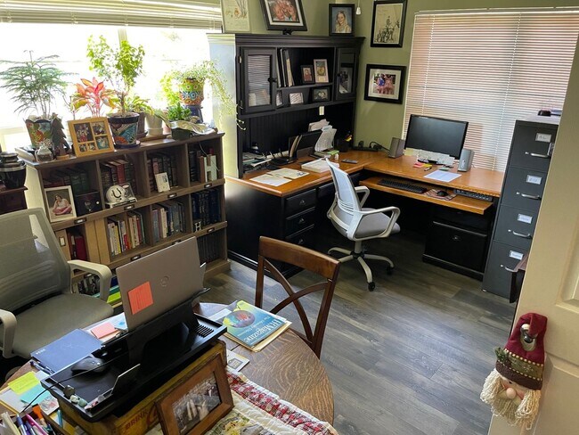 Building Photo - Spacious Condo!