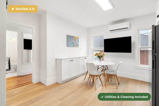 Foto del edificio - Furnished Bedroom with Private Ensuite Bath in Brighton!