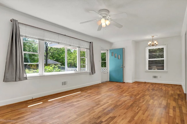 Building Photo - HINTON AVENUE - 3 Bedroom - Perfect for UN...