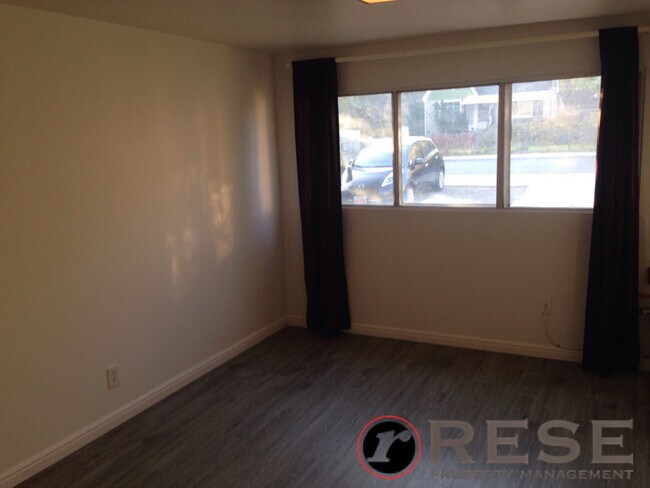 Building Photo - Newly Remodeled Home in WVC