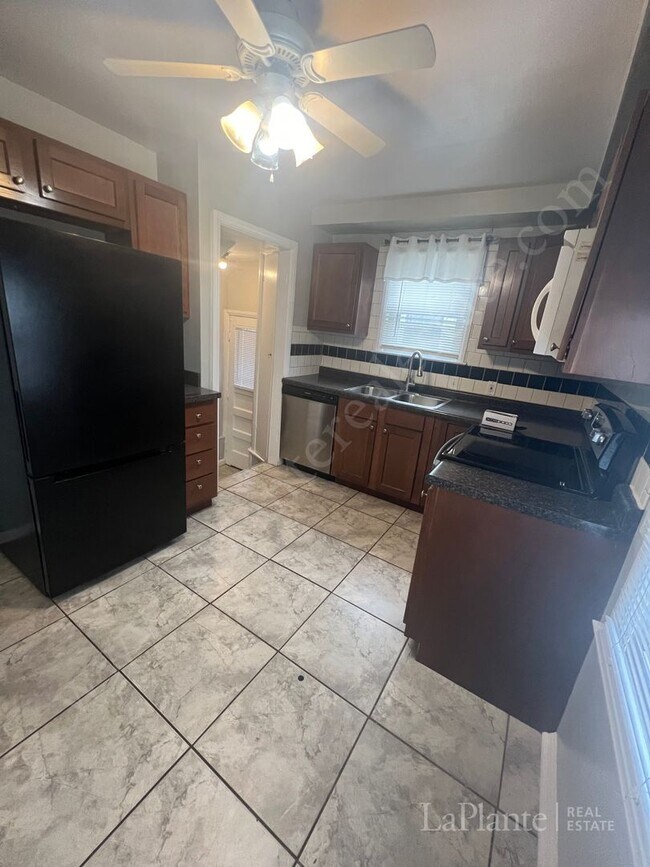 Foto del edificio - Cozy Brick 3-bedroom, 1-bathroom house loc...