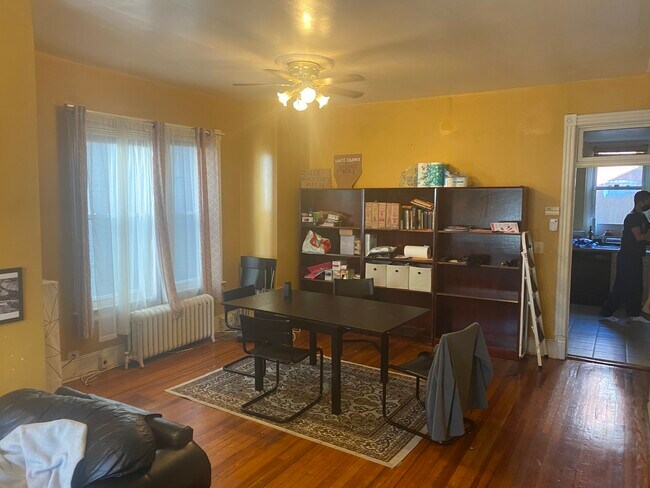Foto del edificio - 741 Gresham Pl NW