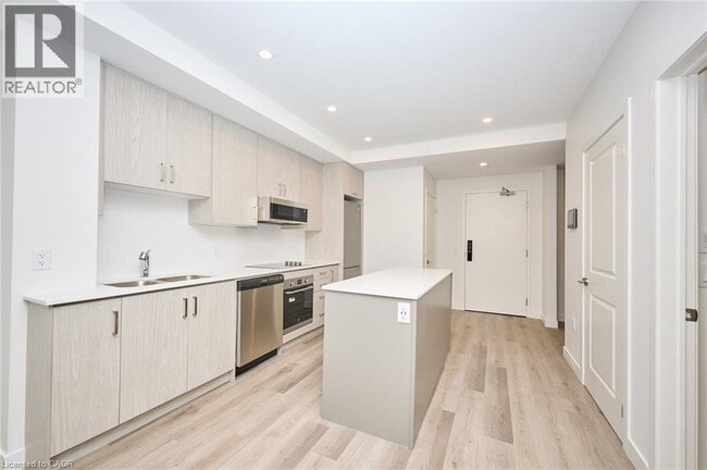 Photo du bâtiment - 461 Green Rd