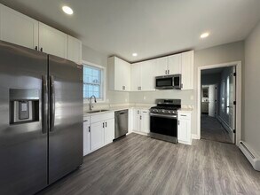 Building Photo - 318 Main St