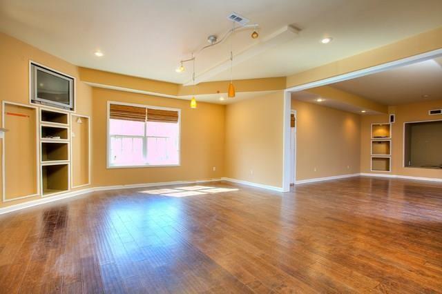 Building Photo - 1624 Longmont Dr
