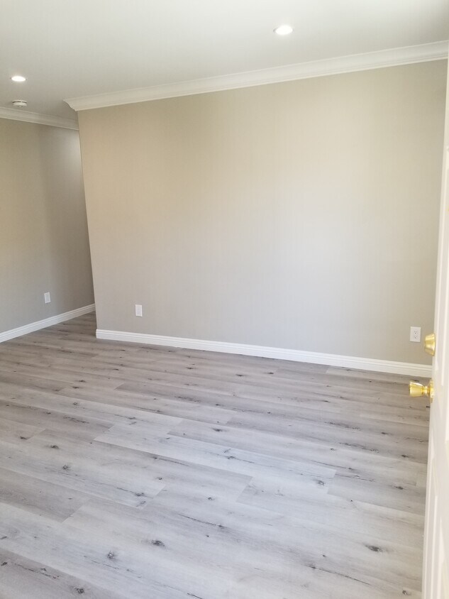 Foto principal - 210 W Elk Ave