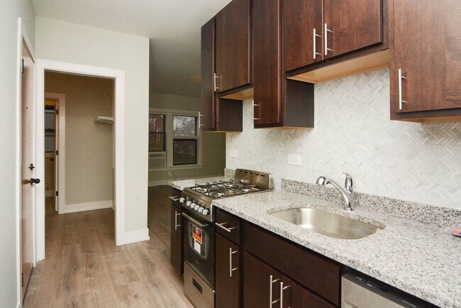 Foto del edificio - 735 W Brompton Ave