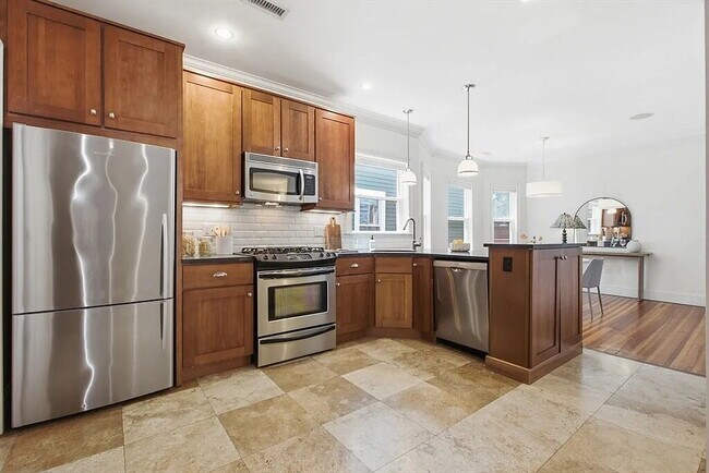 Building Photo - Comfortable and Spacious Rental Opportunity