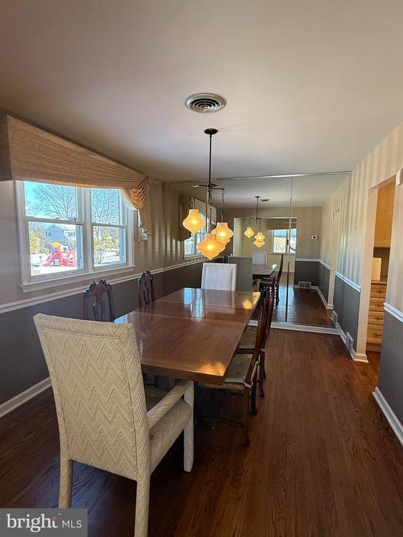 Foto del edificio - 240 Sweetbriar Cir