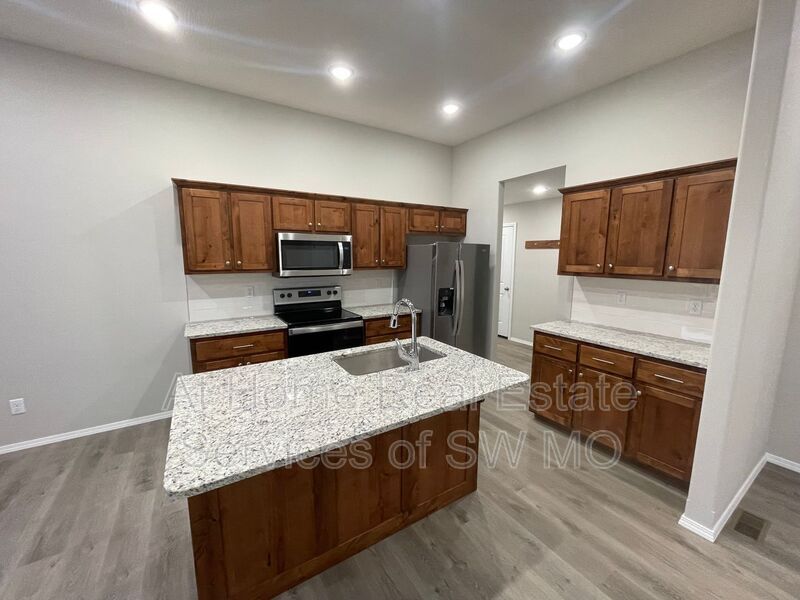 Foto principal - 204 W Hickory Hls St