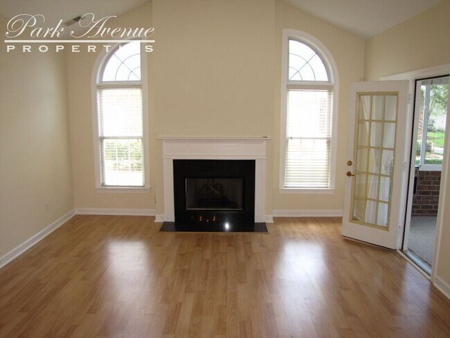 Foto del edificio - 8356 Highland Glen Dr