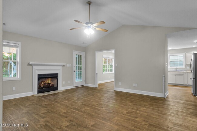 Building Photo - 146 Monterey Cir