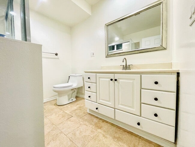 Building Photo - Charming Cul-de-Sac Home for Lease in Cerr...