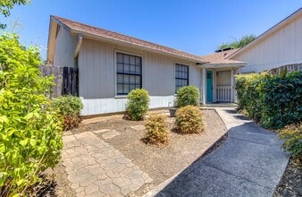 Building Photo - 1605 Dale Cove