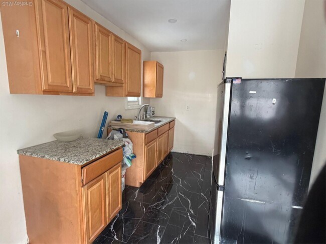 Foto del edificio - 830 E Broadway