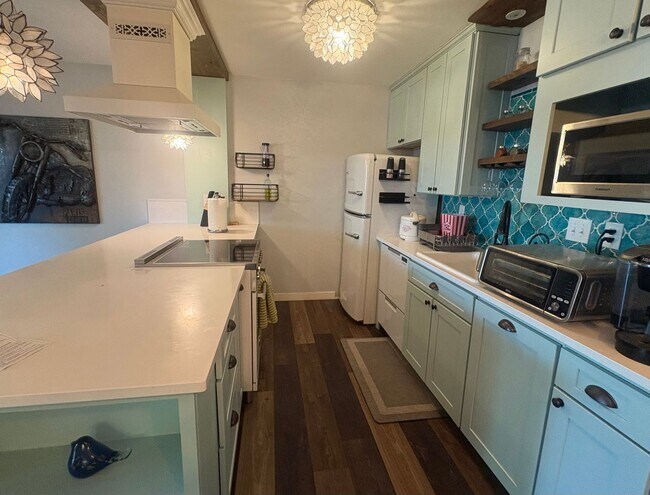 Foto del edificio - Stylish Ground Level Condo 2 Bedroom 2 Bath!